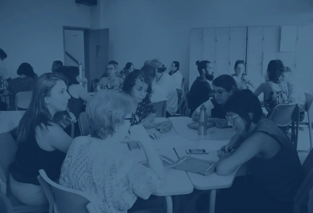 Devemos formar os educandos para serem lúcidos, ousados e críticos.